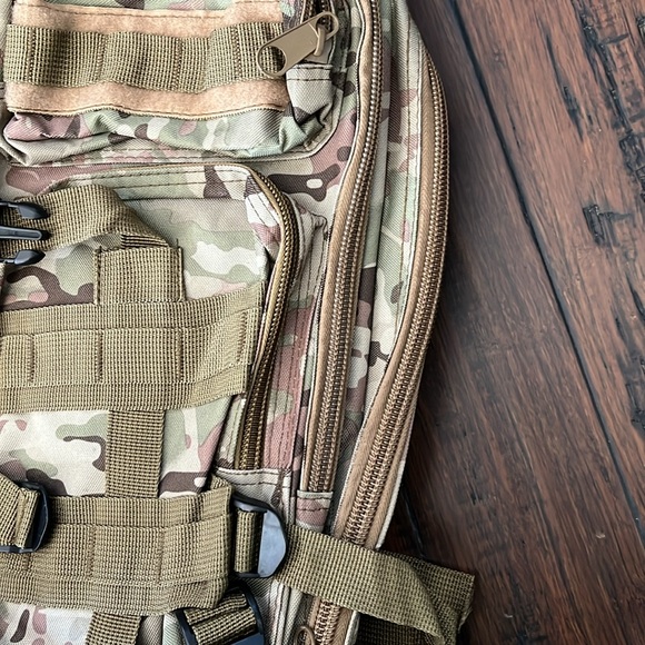 Tactical Camo Backpack - Picture 6 of 10